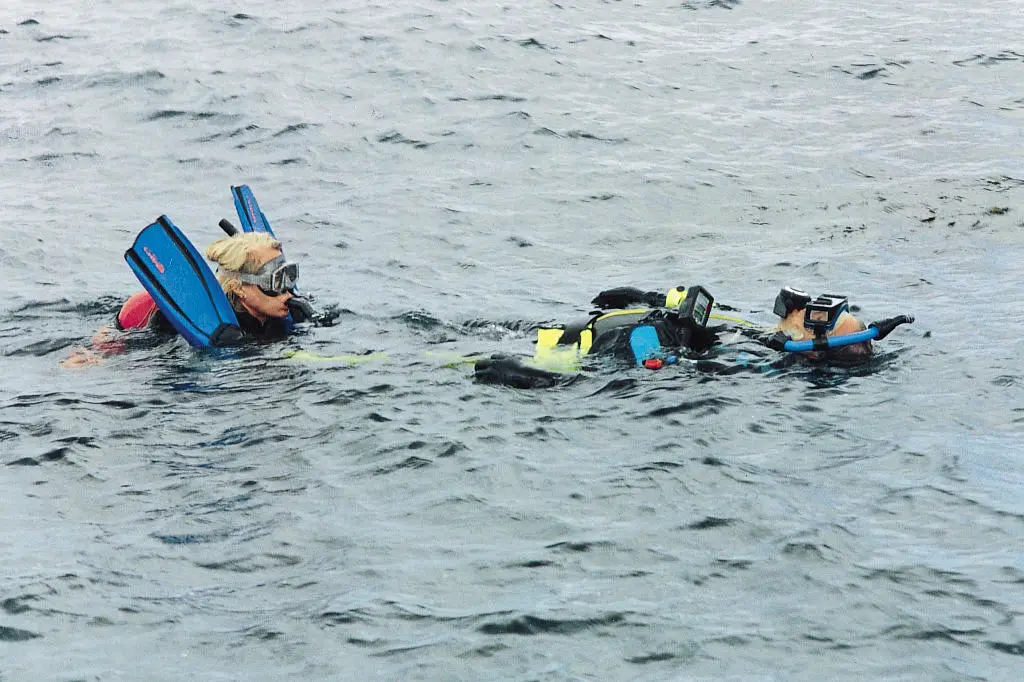 Towing a panicked diver at the surface